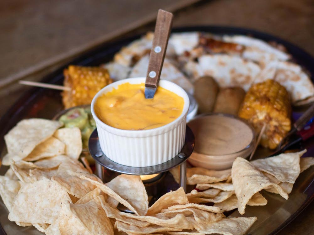 https://www.insidewink.com/wp-content/uploads/2019/01/crock-pot-queso-recipe_insidewink.jpg