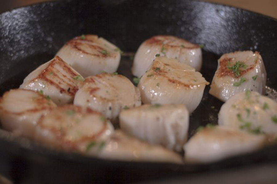 Bacon Scallops with Garlic Butter Sauce