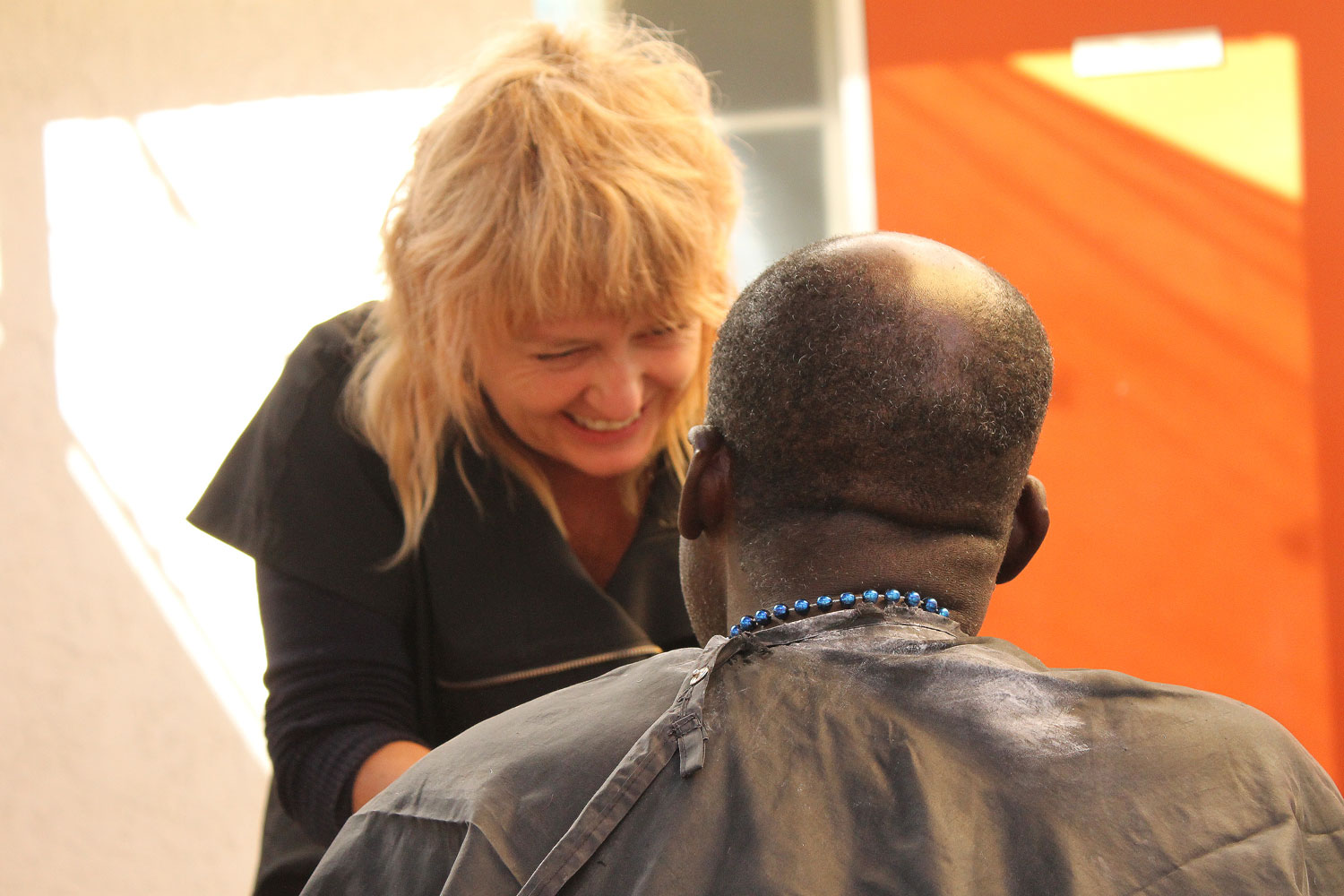 Armed with a comb and a pair of scissors, Maggie Goodner is helping to change lives for some of Los Angeles' most vulnerable residents.