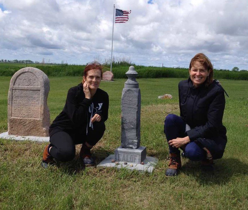 Kate and Ellen at Sons of Jacob cemetary