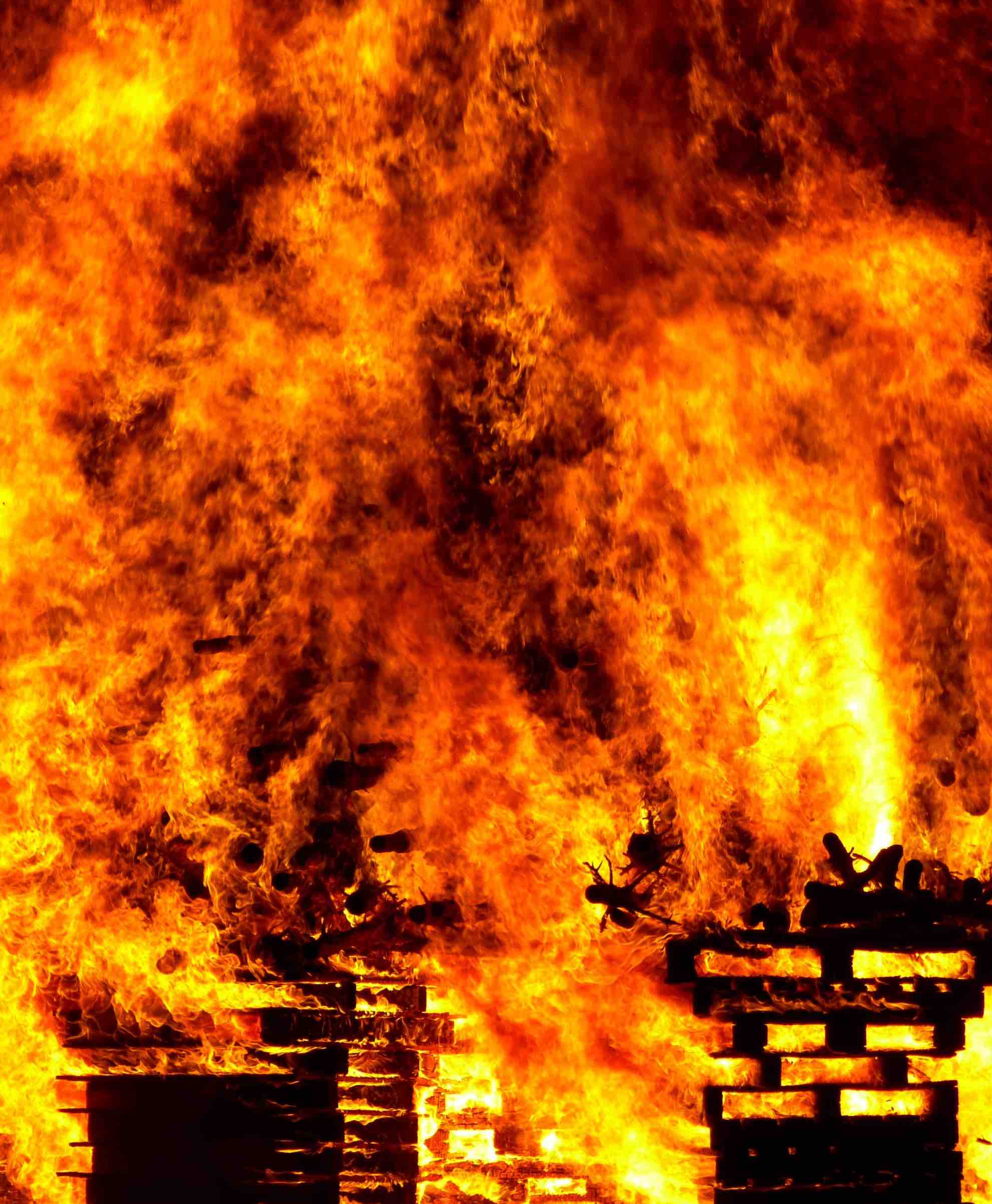 happy headlines burnin house